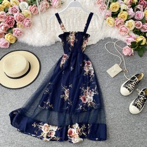 The new French girl temperament show thin gauze dress dress of a word shoulder straps that wipe a bosom