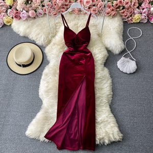 Retro velvet strap strapless dress v-neck with cultivate one’s morality show thin trying to split the dress skirt