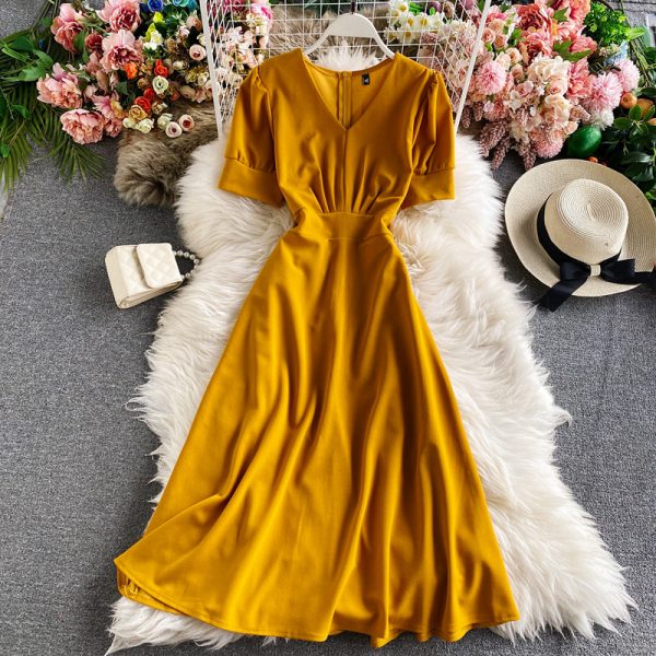 French Style V-neck Puff Sleeve Dress New Fashion Pleated Waist Tight Slimming Retro over the Knee Graceful Long Expansion Skirt