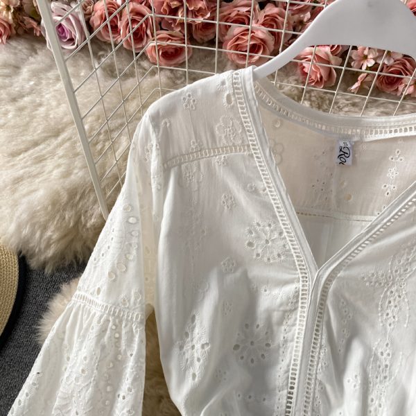 Spring New V-neck French Retro White Lace Dress Long Sleeve Tight Waist Super Fairy Slimming Long Dress - Image 5