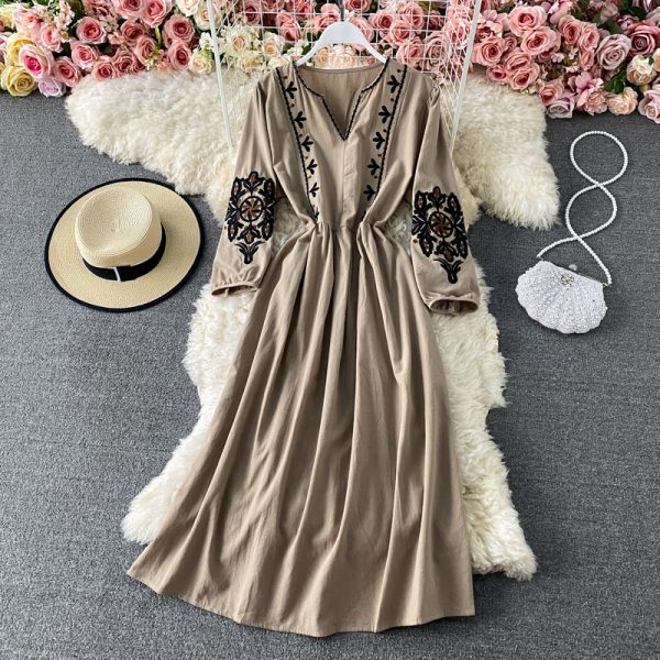 Retro style elegant art travel long skirt heavy embroidery flower beach skirt loose high waist lantern sleeve dress - Image 4