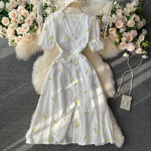 Artistic Retro White Little Daisy Embroidered V-neck Floral Dress French Sweet Puff Sleeve Goddess Temperament Long Dress