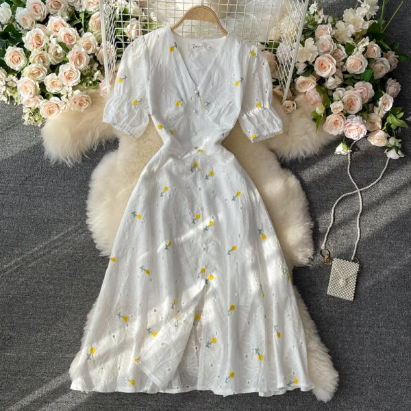 Artistic Retro White Little Daisy Embroidered V-neck Floral Dress French Sweet Puff Sleeve Goddess Temperament Long Dress
