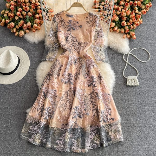 Summer High-End Retro Crew Neck Embroidered Waist Slimming Lace Dress Elegant Graceful Swing Long Dress