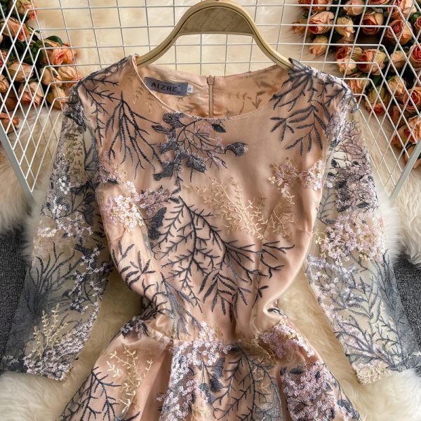 Summer High-End Retro Crew Neck Embroidered Waist Slimming Lace Dress Elegant Graceful Swing Long Dress - Image 3