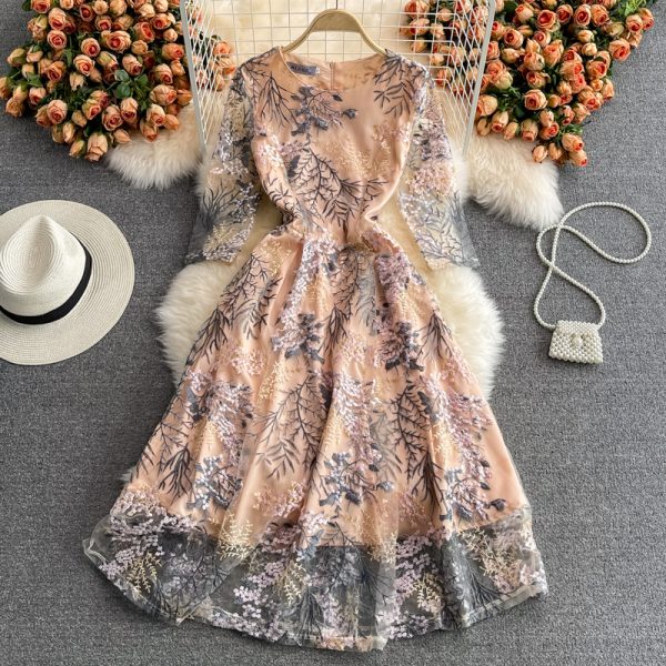 Summer High-End Retro Crew Neck Embroidered Waist Slimming Lace Dress Elegant Graceful Swing Long Dress - Image 5