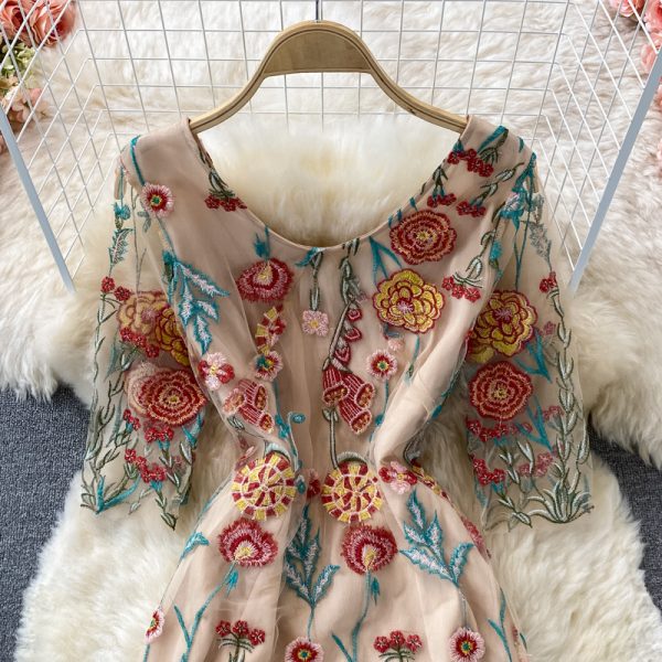 Summer New Women’s Fairy Dress Heavy-Duty Tight Waist Embroidered Flower Mesh V-neck High Waist Dress 3/4 Sleeve - Image 3