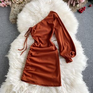 Sexy slanted collar strapless female autumn new style temperament light mature wind Yujie long-sleeved irregular hip skirt