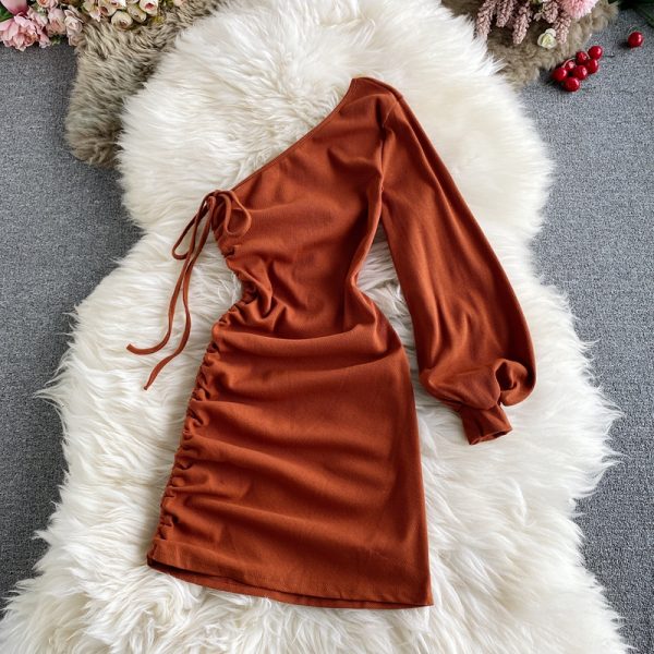 Sexy slanted collar strapless female autumn new style temperament light mature wind Yujie long-sleeved irregular hip skirt