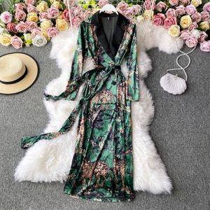 Autumn and winter new long-sleeved ladies temperament is thin, high-end printed lace-up velvet suit collar dress