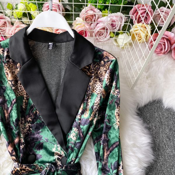 Autumn and winter new long-sleeved ladies temperament is thin, high-end printed lace-up velvet suit collar dress - Image 5