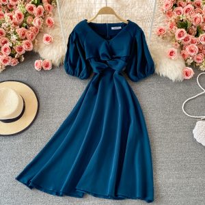 Hepburn Gentle First Love V-neck Dress Female Summer French Waist Slimming Retro Puff Sleeve Temperament Midi Skirt