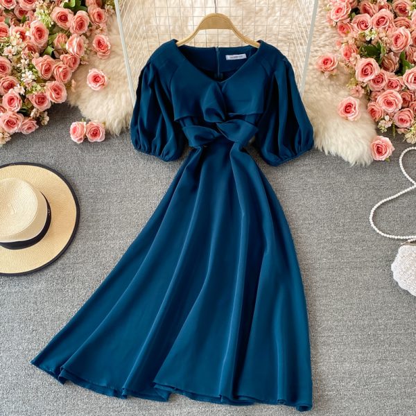 Hepburn Gentle First Love V-neck Dress Female Summer French Waist Slimming Retro Puff Sleeve Temperament Midi Skirt