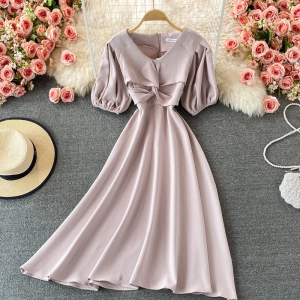 Hepburn Gentle First Love V-neck Dress Female Summer French Waist Slimming Retro Puff Sleeve Temperament Midi Skirt - Image 4