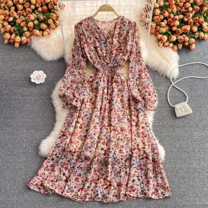 Gentle V-neck Floral Chiffon Dress Autumn New Pleated Long Sleeve Waist-Tight Figure Flattering Wide Hem Long Dress