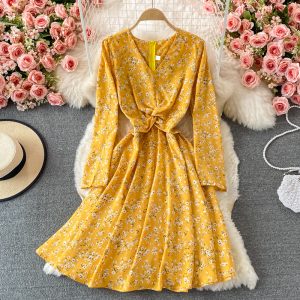 Fallnew French Style Vintage and Little Fresh Floral Skirt Waist Slimming Elegant V-neck Chiffon Dress